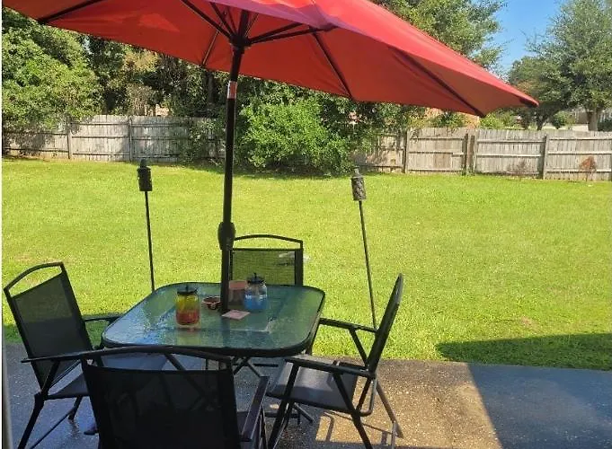 Bedroom Four Minutes From * Pensacola