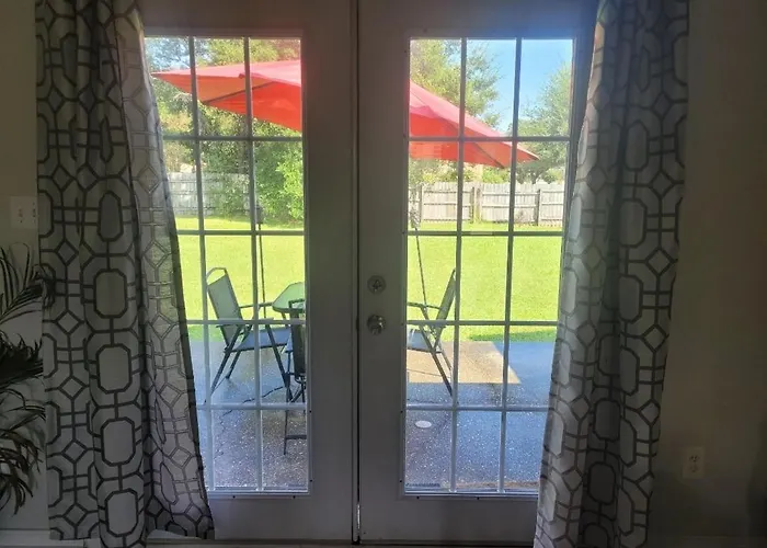 Homestay Bedroom Four Minutes From Pensacola
