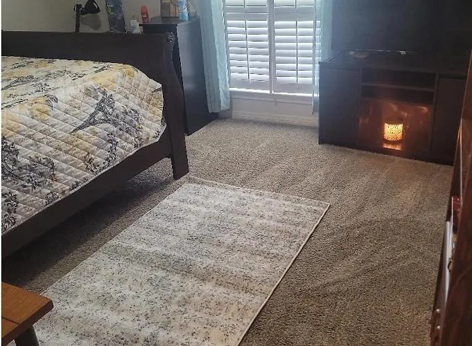 Homestay Bedroom Four Minutes From Pensacola