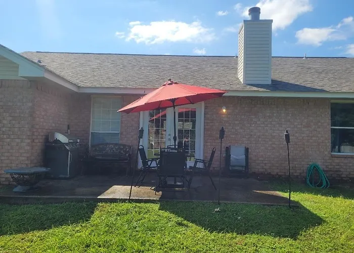 Bedroom Four Minutes From * Pensacola
