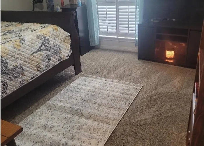 Bedroom Four Minutes From Pensacola