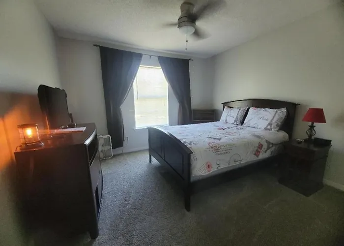 Homestay Bedroom Four Minutes From *